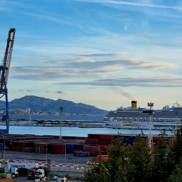 Quartier Mourepiane vue sur le port
