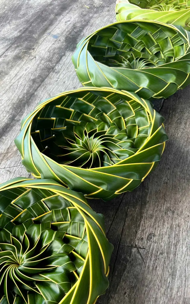 Paniers Palme Tressage en feuille de cocotier Artisanat Marché Martinique