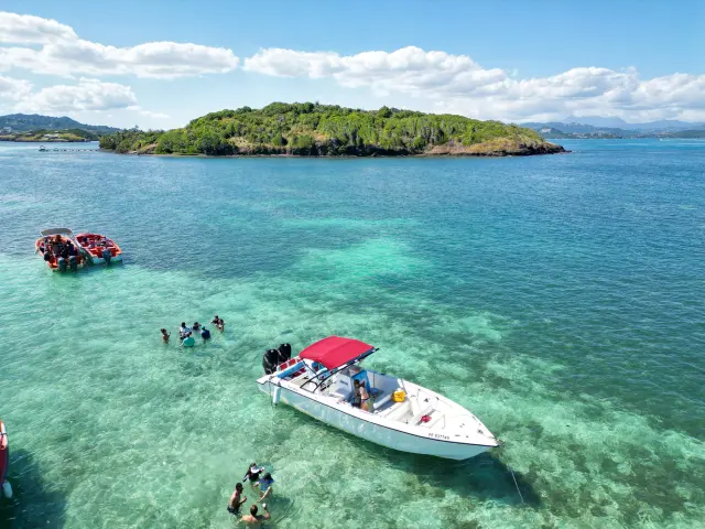 Baignoire de Joséphine Fond blanc Bateau Denis excursions François Martinique
