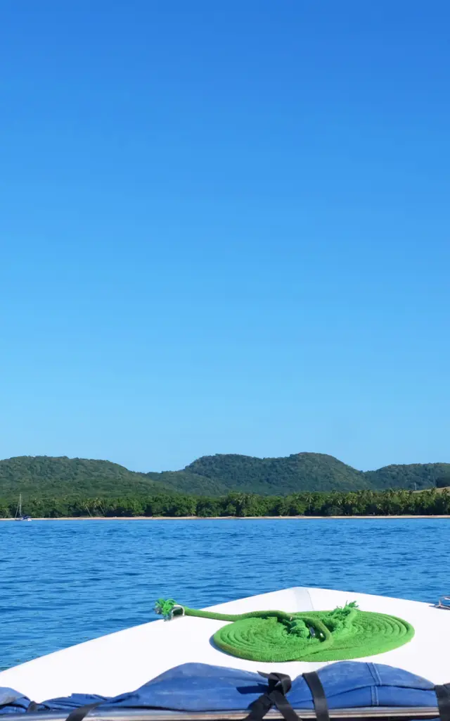 aysage côtier martiniquais et littoral atlantique vu depuis l’excursion Bébêche en mer