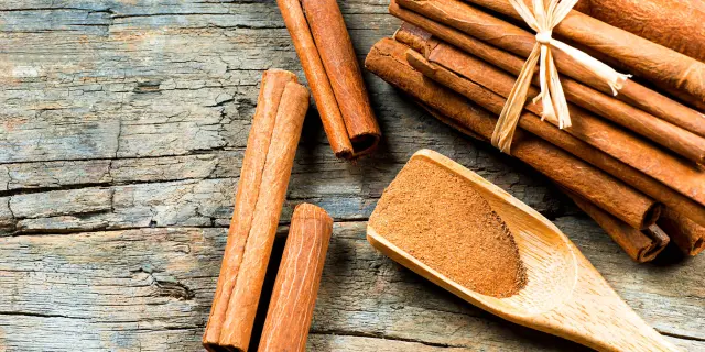 Cinnamon stick and spice powder Martinique