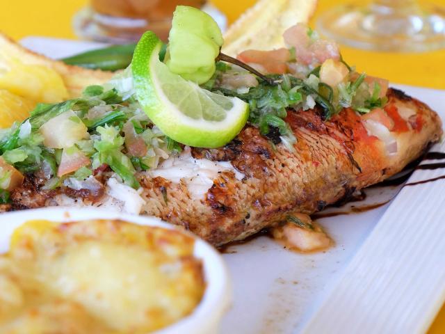 Poisson grillé Gratin de banane jaune Musée de la banane Restaurant La bananeraie Sainte-Marie Martinique