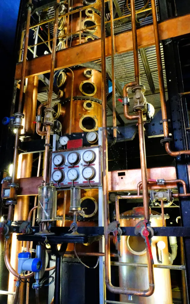 Colonne de distillation Distillerie Neisson Carbet Martinique