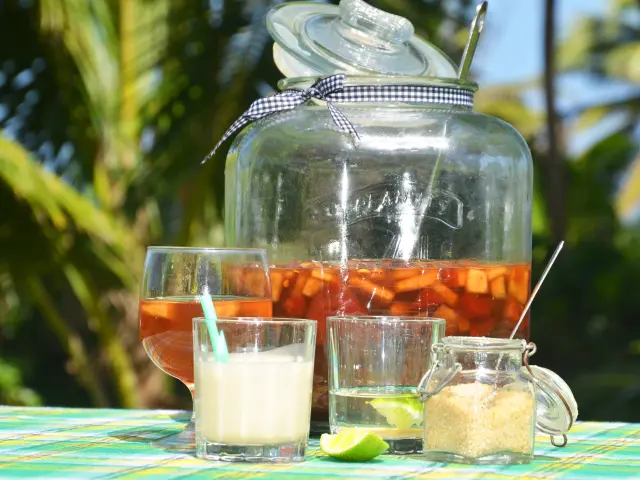 punch-liqueurarranged-viewpoint-saintemarie-martinique