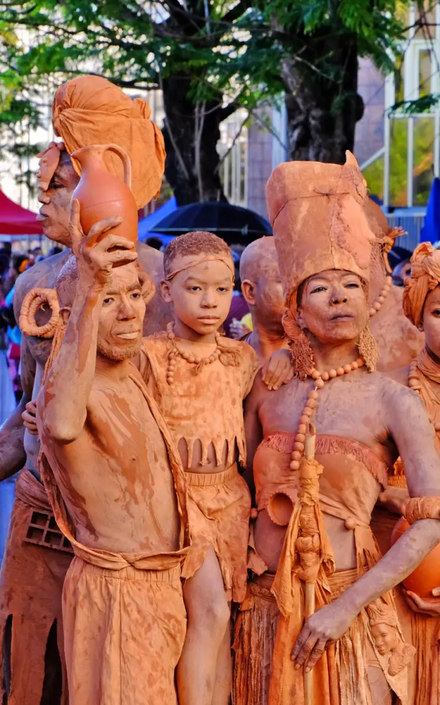 Les hommes d'argile du Village de la poterie des Trois-Îlets Carnaval Fort-de-France Martinique