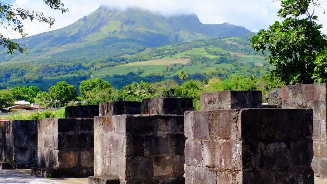 ancienttheatre2-ruine-saintpierre-martinique