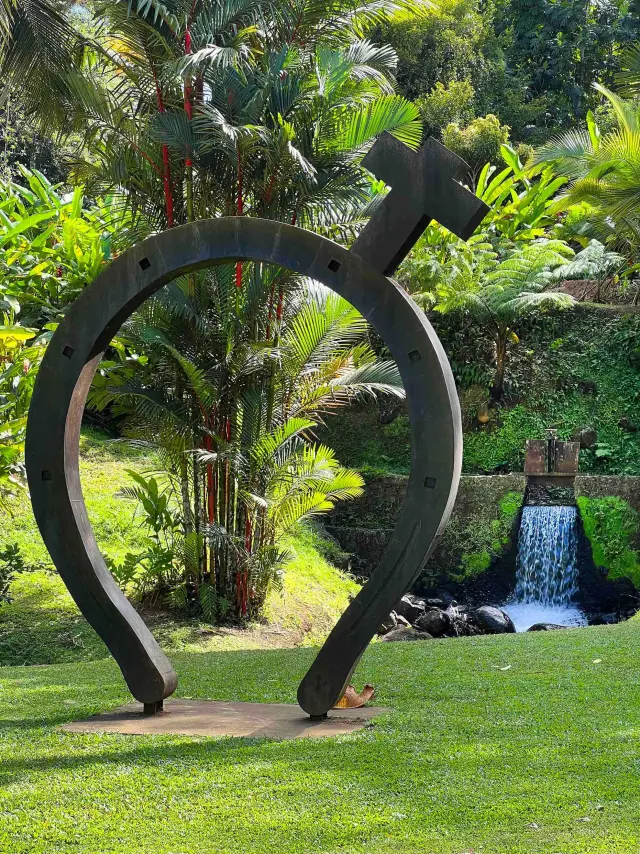 Sculpture La Sainte-Alliance  de Victor Anicet Jardin remarquable HSE Rhumerie Habitation Saint-Etienne Gros-Morne Martinique