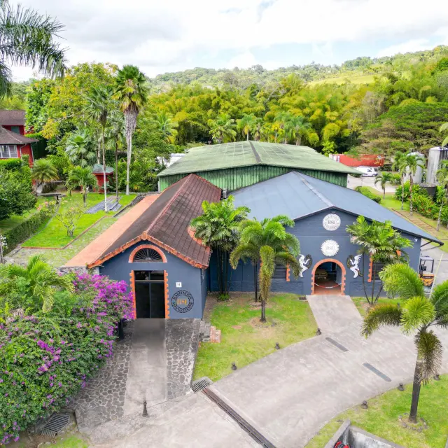 Rum store-HSE-Habitation-Saint-Etienne-grosmorne-martinique
