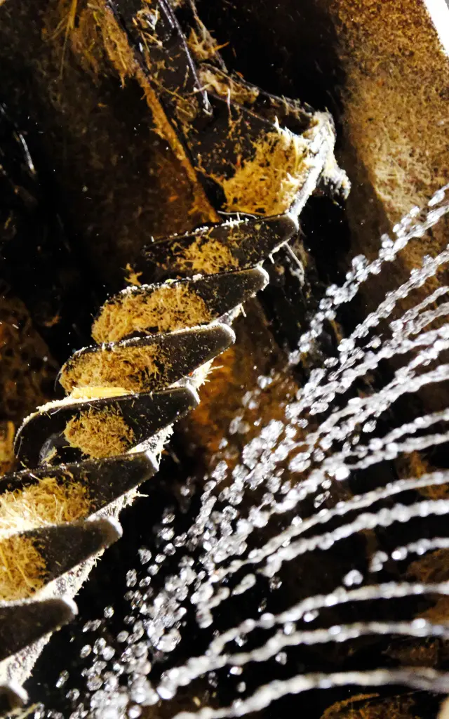 grinding-distillery-house-lamauny-riviere-pilote-martinique