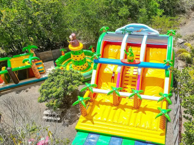 bouncy castles2-parkadonf-ansesdarlet-martinique