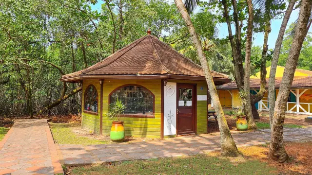 Boutique Le Coffret Village de la Poterie Trois-îlets Martinique