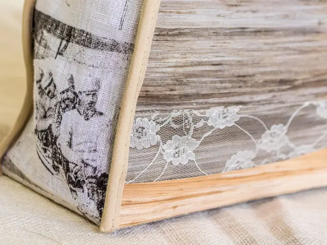 Ixora Datail Biais bag