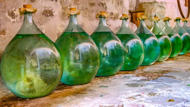 Damejeannes Rhum Distillerie Hbs Habitationbeausejour Grandriviere Martinique Copy