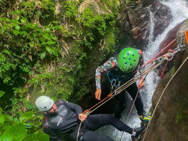 Descente en rappel Canyoning Absalon Bureau de la randonnée et du canyoning Fort-de-France Martinique