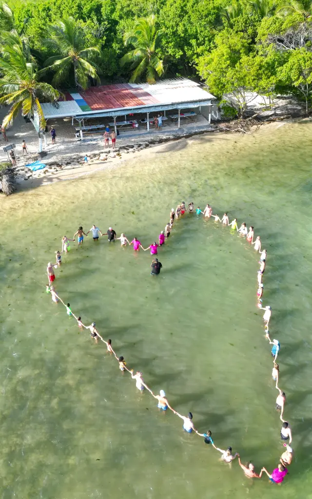 Joie de vivre lors de la Bébêche bikini beach Sainte-Anne Martinique