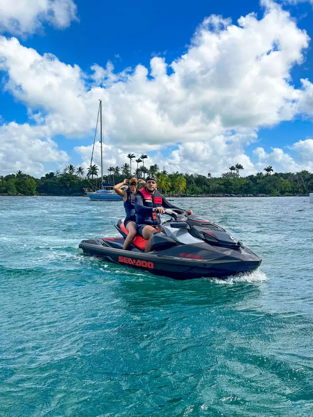 Balade en jet-ski avec moniteur au départ de Fort-de-France – Jet Sea Address Martinique