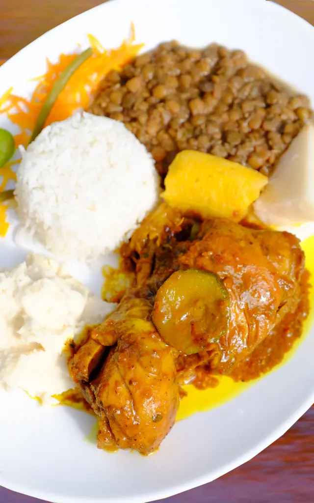 Plat créole Colombo de poulet Martinique
