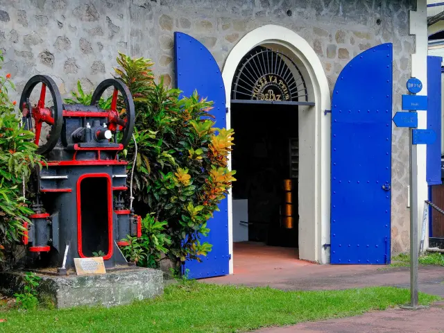 Musée vapeur Distillerie Depaz Habitation La Montagne Saint-Pierre Martinique