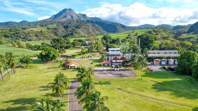Montagne Pelée Château Depaz Distillerie Depaz Habitation La Montagne Saint-Pierre Martinique