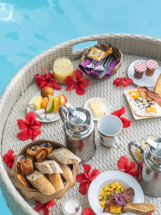 Petit-déjeuner Floating breakfast Hôtel Plein Soleil **** François Martinique