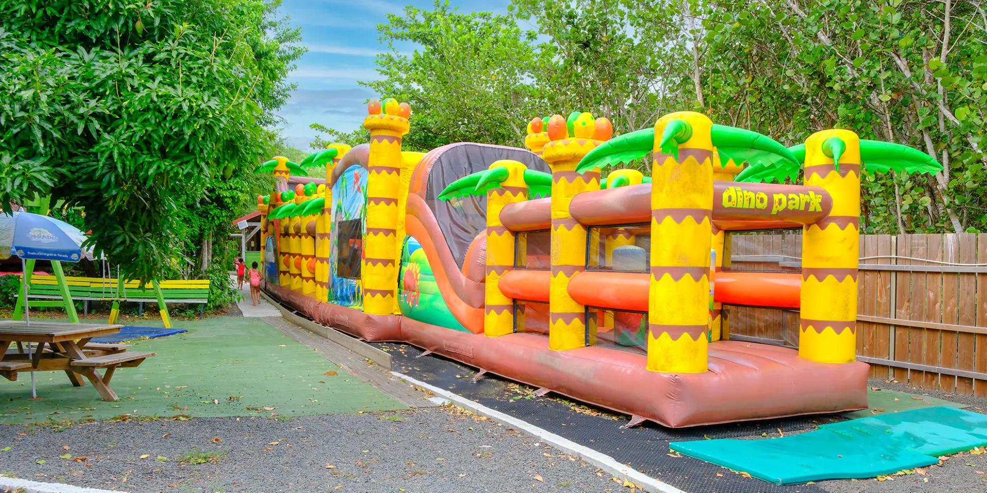 Chateau gonflable Parkadonf Anses-d'Arlet Martinique