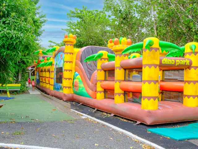 Chateau gonflable Parkadonf Anses-d'Arlet Martinique