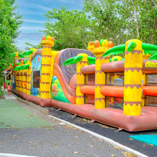 Chateau gonflable Parkadonf Anses-d'Arlet Martinique