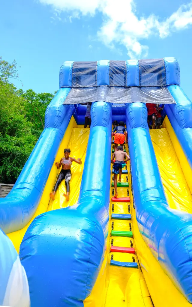 Chateau gonflable Parkadonf Anses-d'Arlet Martinique