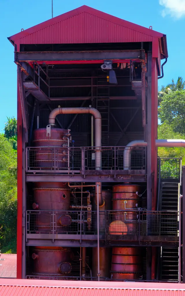 Colonne de distillation Distillerie JM Distillerie Fond Préville Macouba Martinique