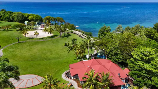 Vue du restaurant Les Terrasses d’Ariel et de la mer depuis Pierre & Vacances Sainte-Luce Martinique