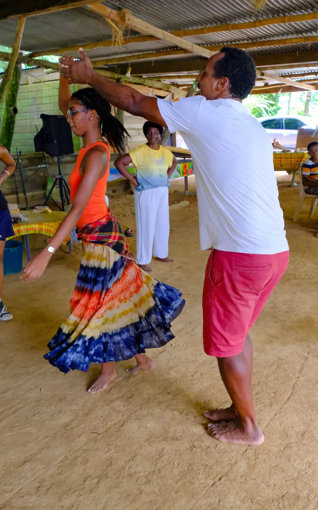 Danse traditionnelle bèlè en plein mouvement à Lakoua Gros-Morne Martinique