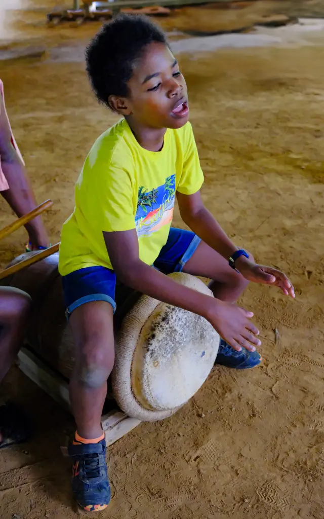 Initiation au tambour bèlè à Lakoua.