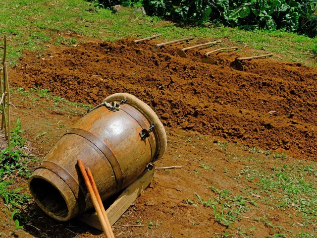 Tambour bèlè : symbole des rythmes traditionnels de Lakoua.
