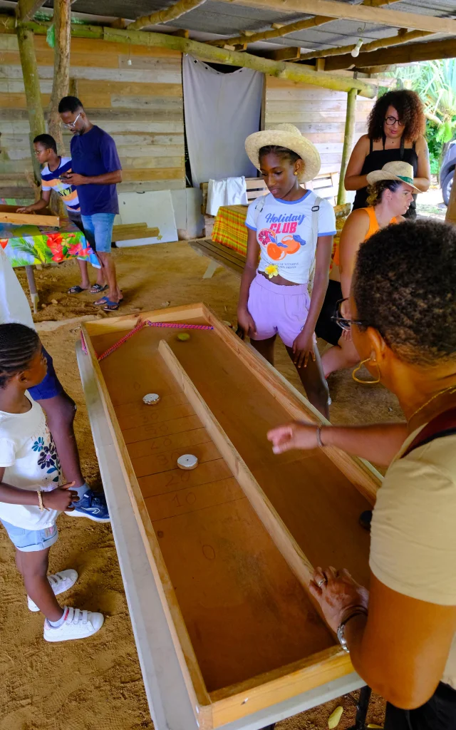 Jeux traditionnels martiniquais pour petits et grands à la ferme Lakoua, Gros-Morne