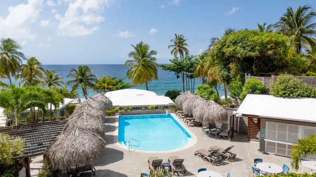 Piscine Résidence hôtelière Diamant les Bains Diamant Martinique