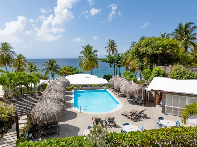 Piscine Résidence hôtelière Diamant les Bains Diamant Martinique