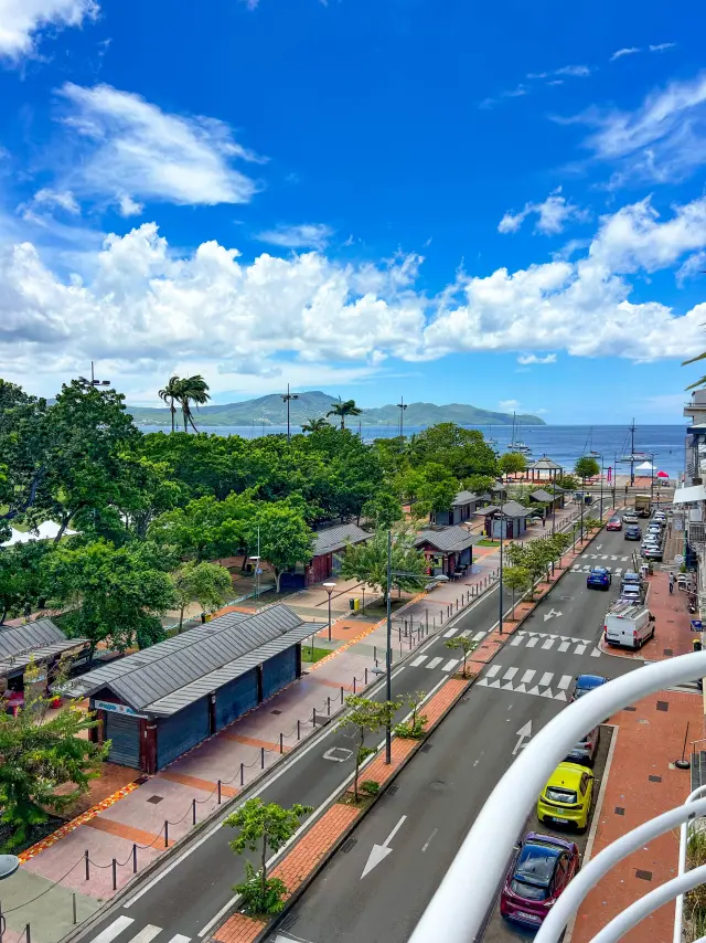 Terrasse vue sur la savane Hotel l'impératrice *** Fort-de-france Martinique