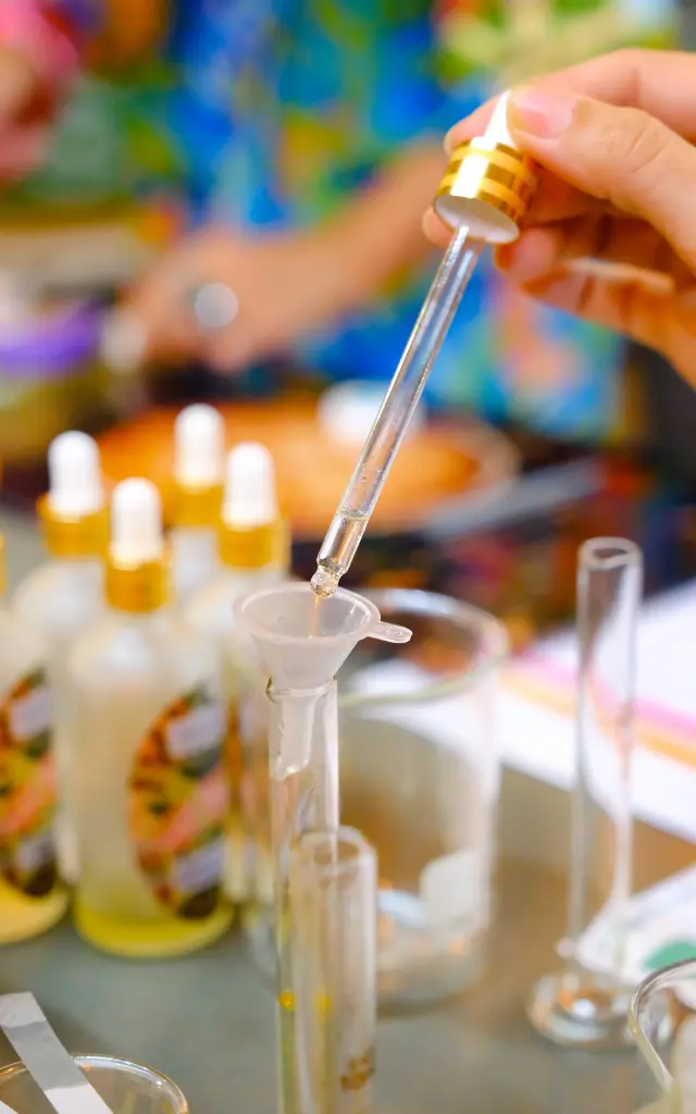 Atelier de création de parfums 1001 senteurs Trois-îlets Martinique