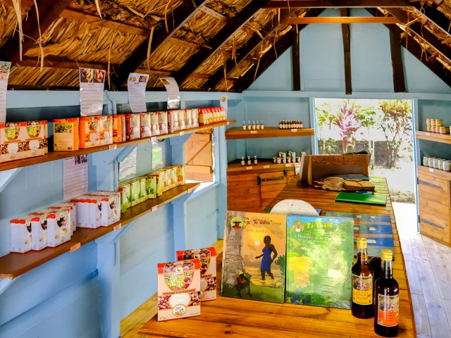 Farine, confiture, poudre, liqueurs de produits locaux du jardin Boutique Savane des esclaves Trois-îlets Martinique