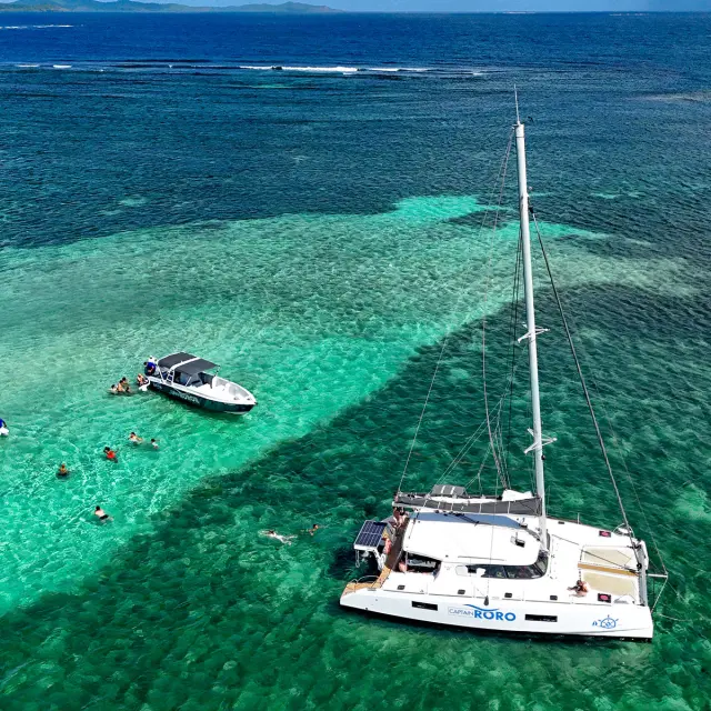 Capitaine Roro Catamaran et Bateau à moteur Baignade aux fonds blanc de la Baignoire de Joséphine François Martinique