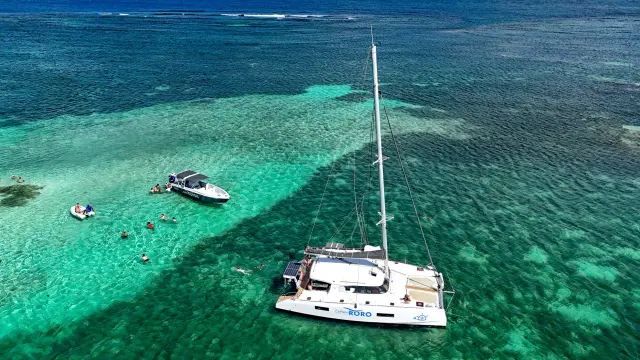 Capitaine Roro Catamaran et Bateau à moteur Baignade aux fonds blancs de la Baignoire de Joséphine François Martinique