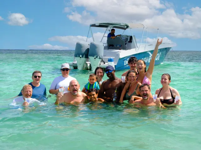 Capitaine Roro Bateau à moteur Baignade aux fonds blanc de la Baignoire de Joséphine François Martinique