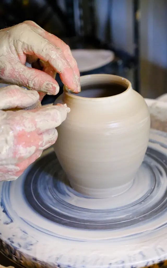 Tournage Artisan céramiste Les Sales Gosses Trois-îlets Martinique