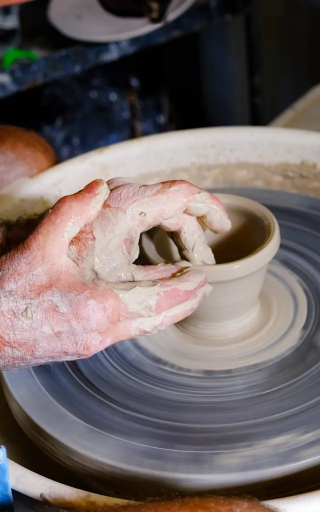 Tournage Artisan céramiste Les Sales Gosses Trois-îlets Martinique