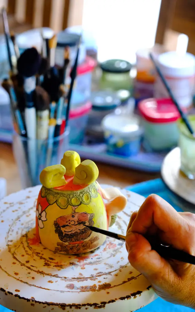 Peinture à la main Artisan céramiste Les Sales Gosses Trois-îlets Martinique