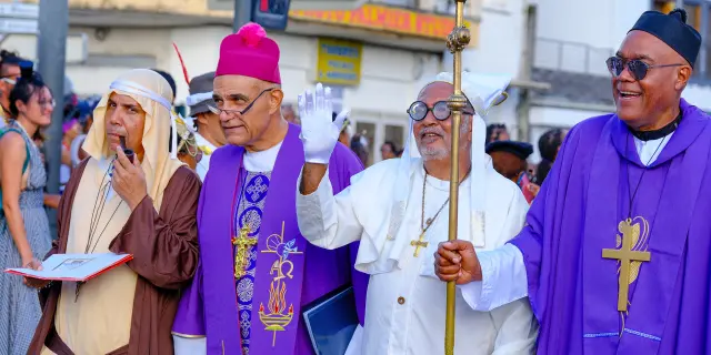 Costumes libre vidé du carnaval de Martinique dans les rues de Fort-de-France
