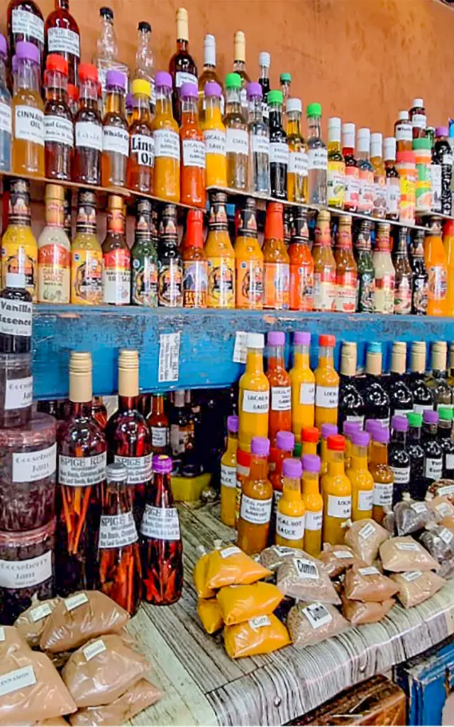 Marché local liqueurs et épices à Sainte-Lucie