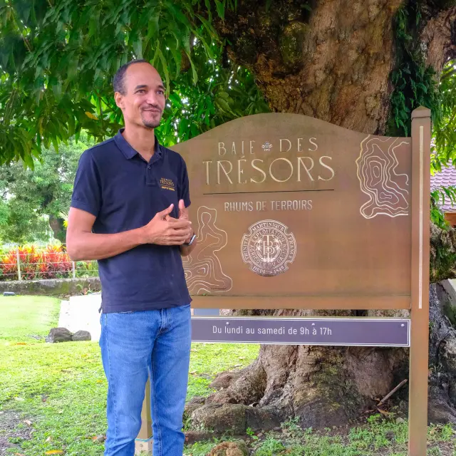 Tanguy Salinière guide de visite Baie des Trésors Trinité Martinique visite guidée
