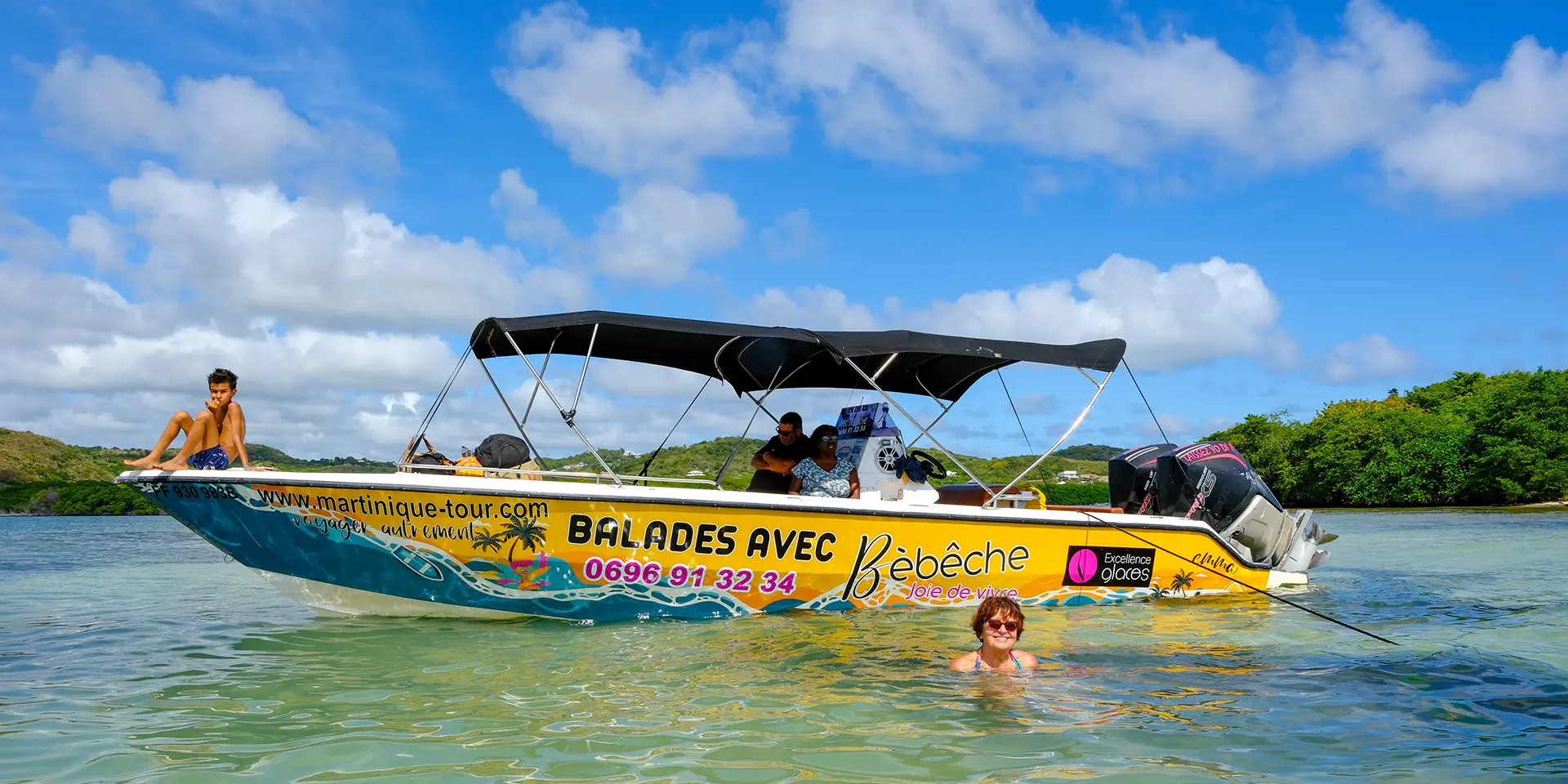 Bateau d’excursion Bébêche à Cap Chevalier Sainte-Anne Martinique navigation en mer des Caraïbes