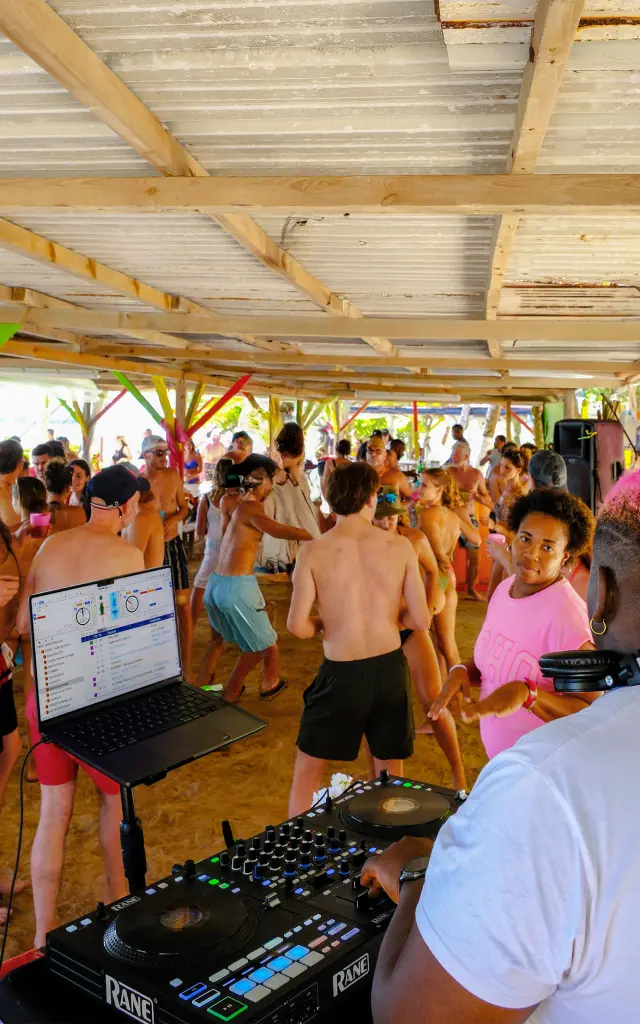 Ambiance Bébêche bikini beach Sainte-Anne Martinique